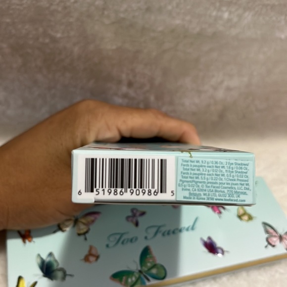 Too faced eyeshadow - Picture 3 of 4